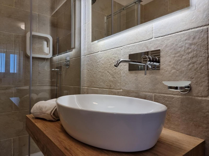 Bathroom 5, Hotel Punta San Francesco, Foggia