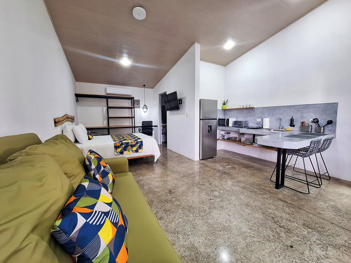 Others 5, Nomad Living CR, Garabito