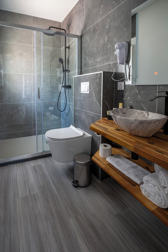 Bathroom 4, Domaine de la Mautanne, Alpes-de-Haute-Provence