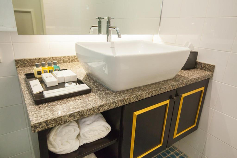 Bathroom 8