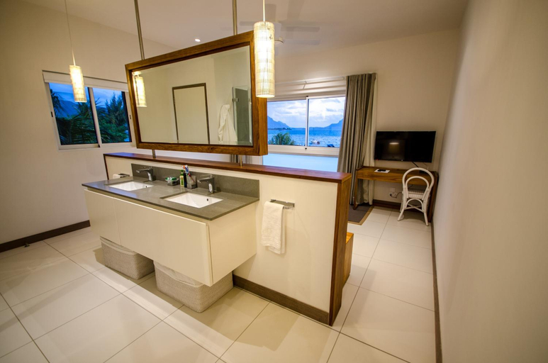 Bathroom 2, L'Escale Luxury Beachfront Suites by Dream Escapes, Black River