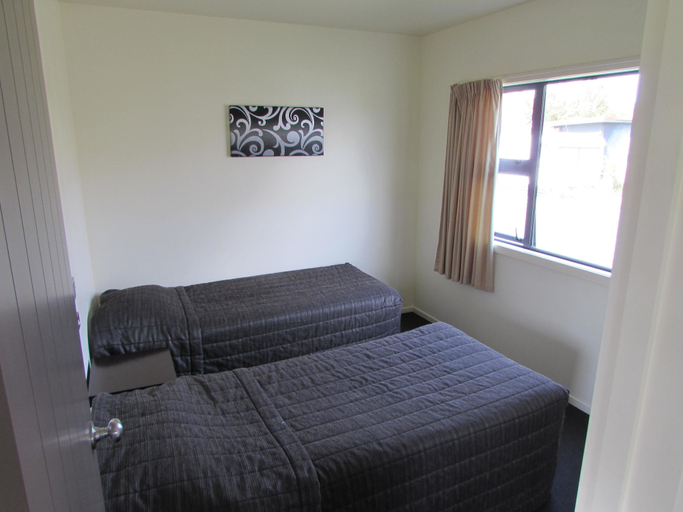 Bedroom 2, Dunedin Holiday Park & Motels, Dunedin