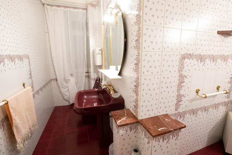 Bedroom 3, Corso Mazzini, Savona