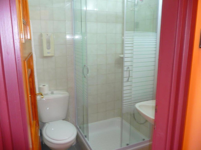 Bathroom 2, Koros Hotel, Kiskőrös
