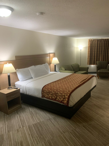 Bedroom 3, Ramada by Wyndham Stevens Point, Portage