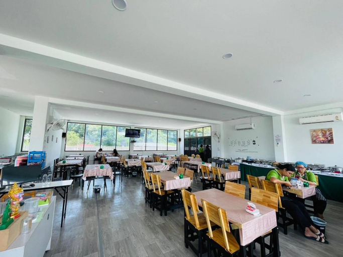 Food & Drinks 4, The Chev Hotel, Muang Lop Buri