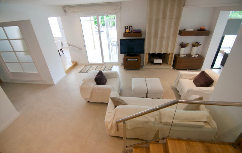 Shared lounge/TV area, Luxury Beach House, Barcelona