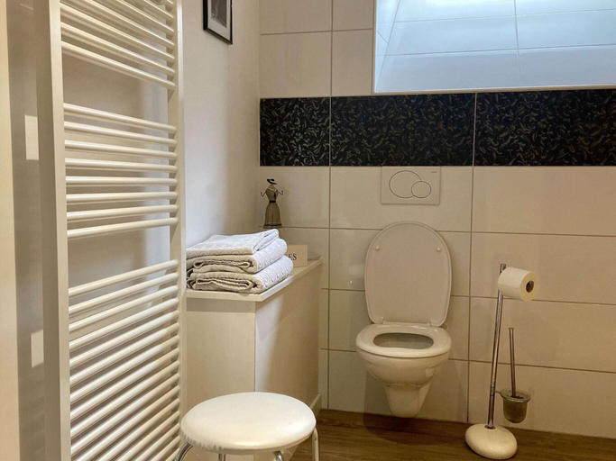 Bathroom 3, Stavelot Sauna & Garden Stay, Liège
