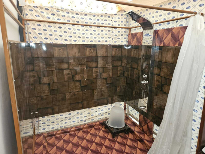 Bathroom, Kumbh Village - Dining By Taj Ganges, Allahabad