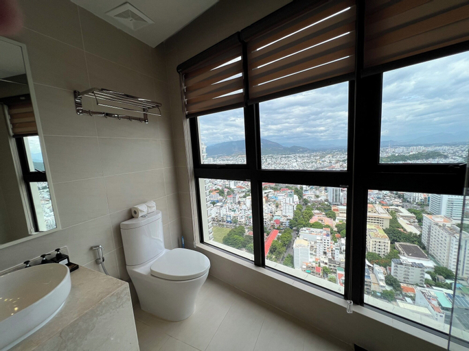 Bathroom 14