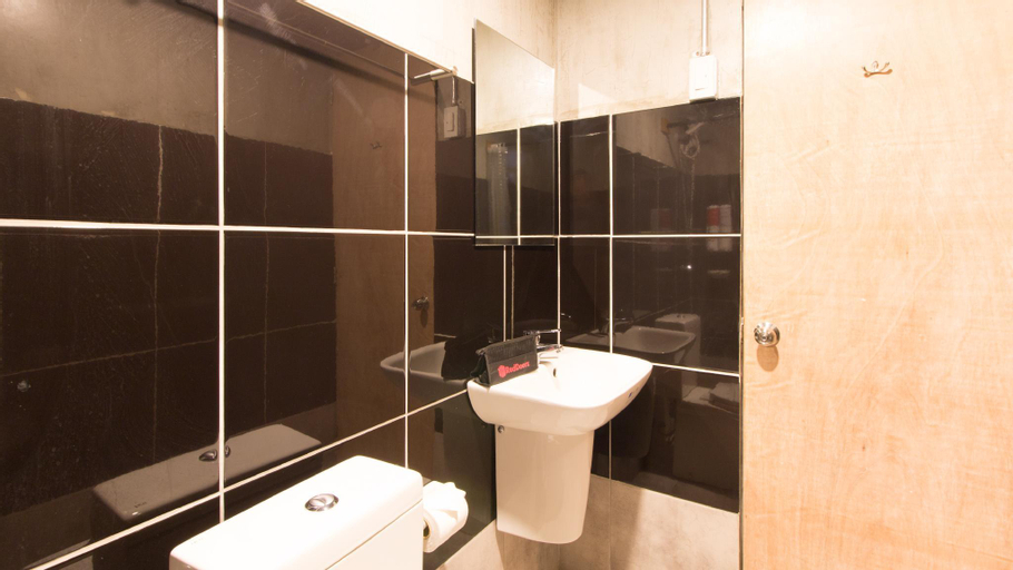 Bathroom 11