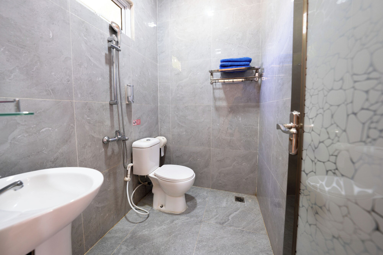 Bathroom 4, Kepri Coral Resort, Lingga