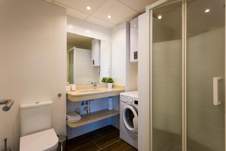 Bathroom, weforyou Two Rooms Terramar Alto with Sea View, Málaga