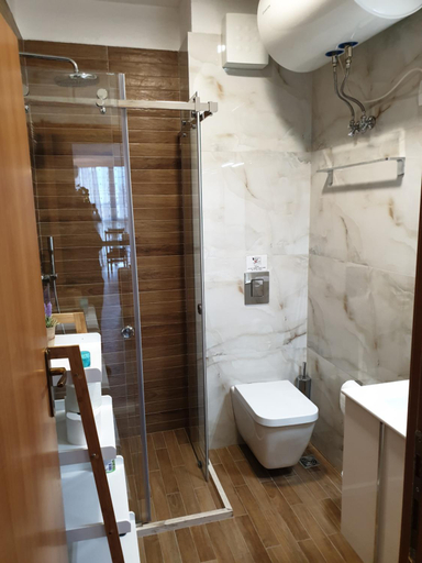 Bathroom 2, Central Comfy Apartment, Tirana