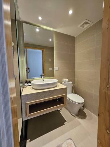 Bathroom 9