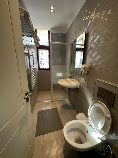 Bathroom 15