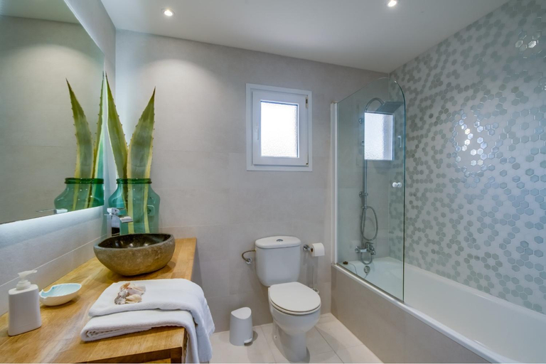 Bathroom 5, Son Serra Paradise, Beachfront Villa, Baleares