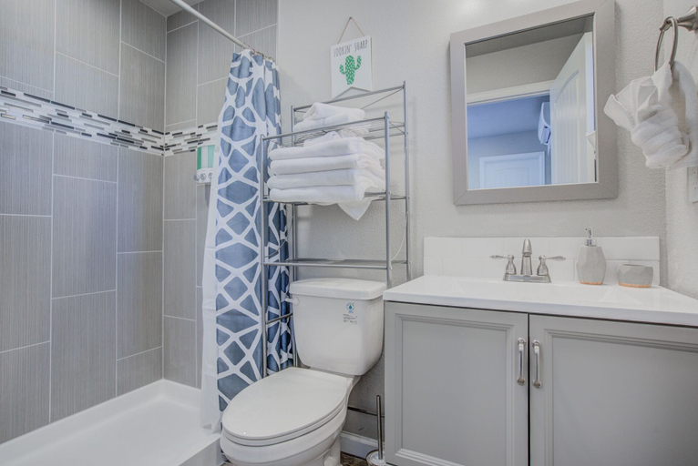 Bathroom, 1 Bedroom East DT, El Paso