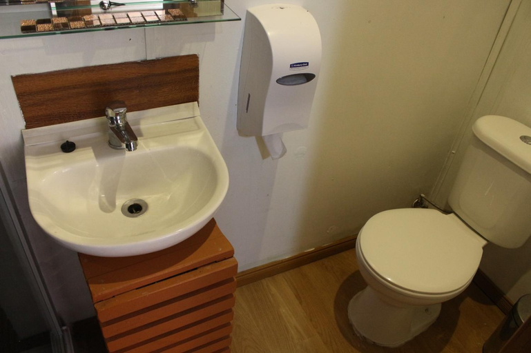 Bathroom, Hostal Queltehue, Chiloé