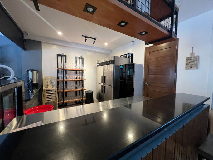 Others 5, Khotel near T3 Airport, Pasay City