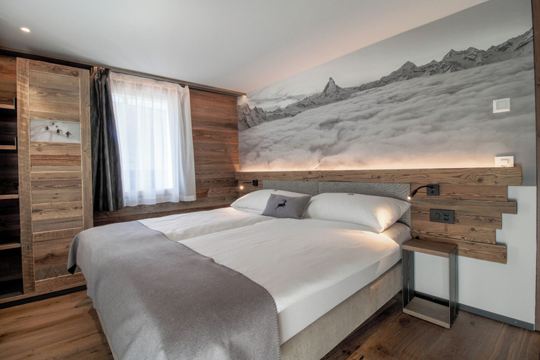 Bedroom 3, Alpine Lodge, Visp