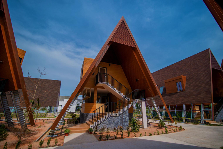 Exterior 6