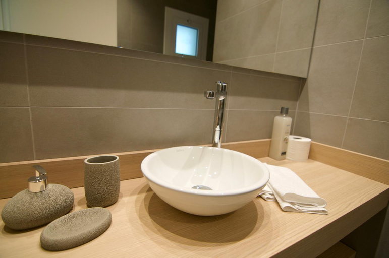 Bathroom 2, Luxury Beach House, Barcelona