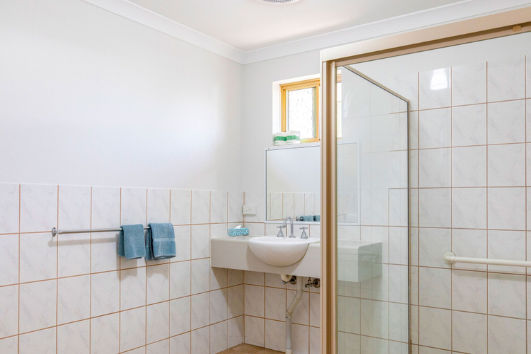 Bathroom 3, Esperance Bay Holiday Park, Esperance