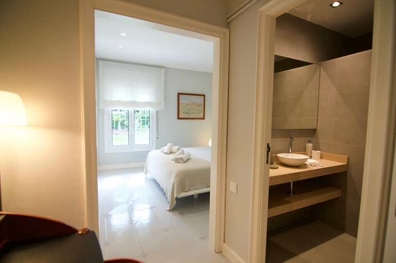 Bedroom 2, Luxury Beach House, Barcelona