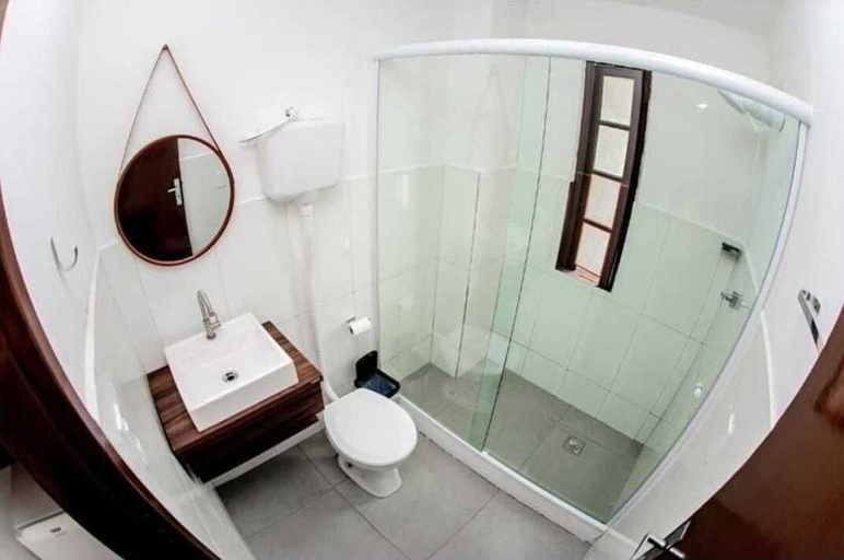 Bathroom 3, Encanto dos Anjos, Armação dos Búzios