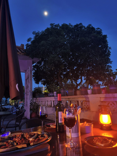 Food & Drinks