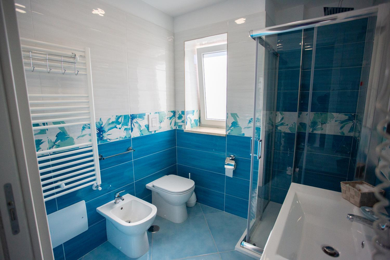 Bathroom 3, Hotel da Alfredo, Salerno
