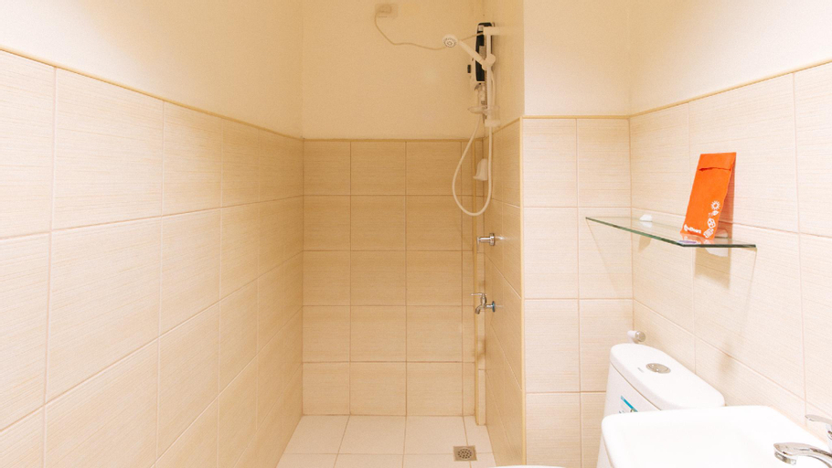 Bathroom 11
