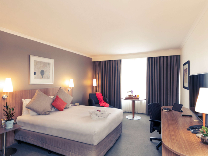 Bedroom 4, Mercure Sydney Parramatta, Sydney