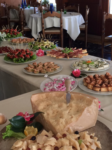 Food & Drinks