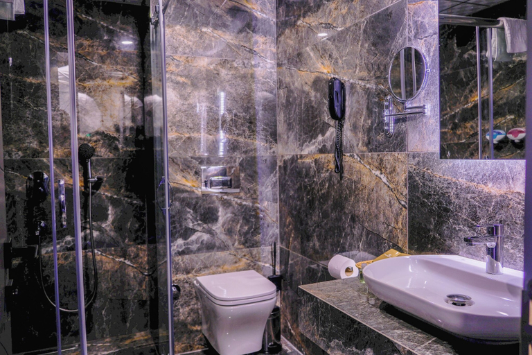 Bathroom 5, Pereira Samsun, Merkez