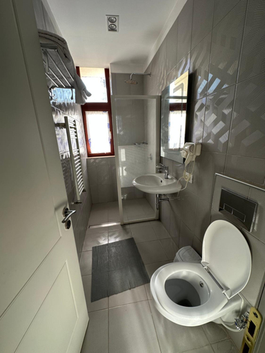 Bathroom 10