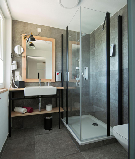 Bathroom 3, Landhotel Gasthaus zum Pflug, Ortenaukreis