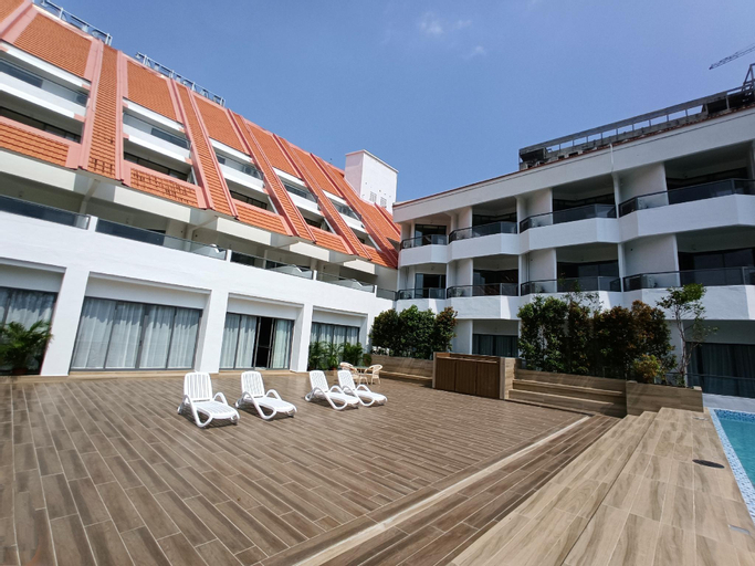 Exterior 23