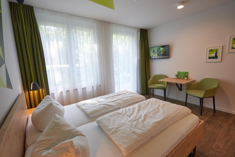 Others 2, Busses Guesthouse, Freiburg im Breisgau