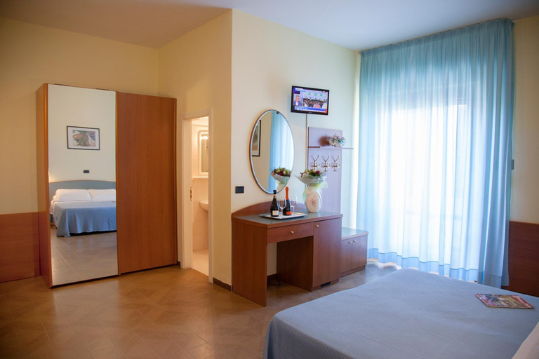 Bedroom 2, Hotel International, Teramo