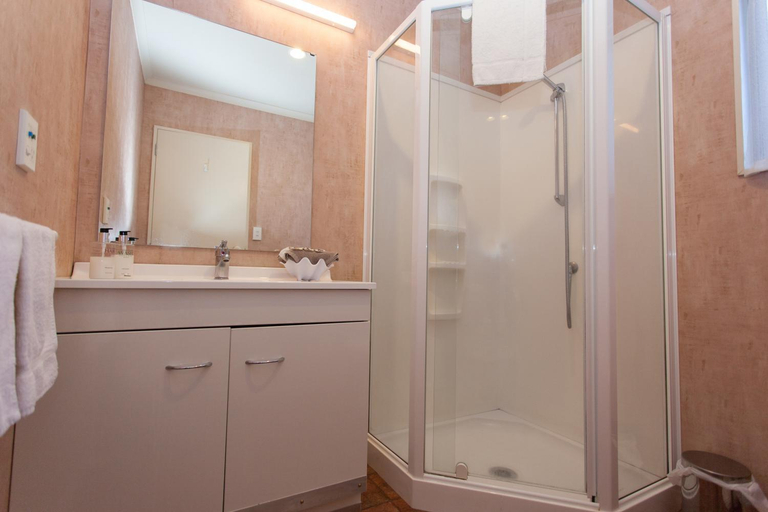 Bathroom 3, Motel Te Kuiti, Waitomo