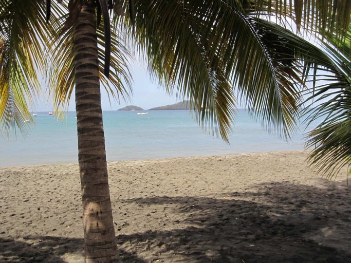 Beach 3, La Casa Binecha avec Jacuzzi, Baillif
