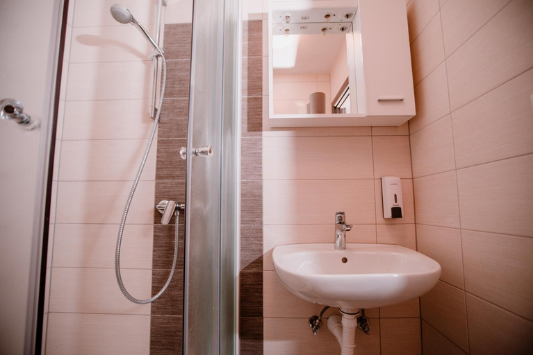Bathroom 3, House Karakas, Plitvička Jezera