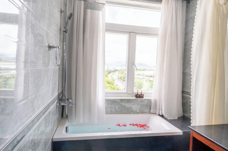 Bathroom 5, Lychee Hotel, Da Nang