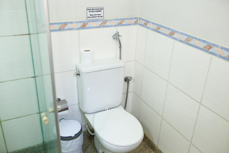 Bathroom 3, Palace Hotel, Araguari
