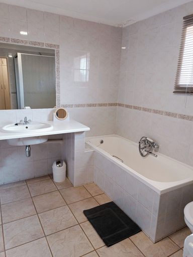 Bathroom 4, Pecan Farm Guesthouse, Vhembe