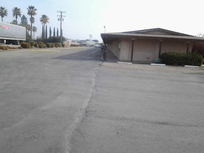 Others 2, Budget Inn, Tulare