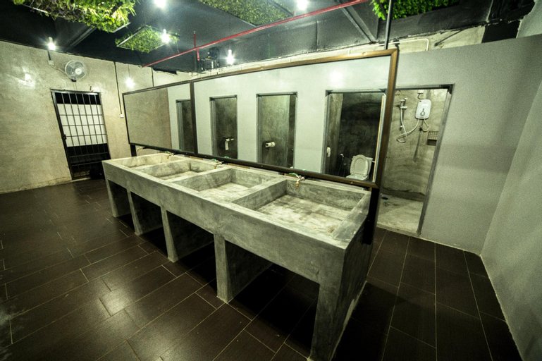 Bathroom 4