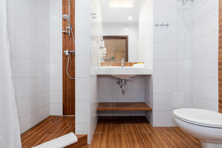 Bathroom 2, Kaprys, Kamień
